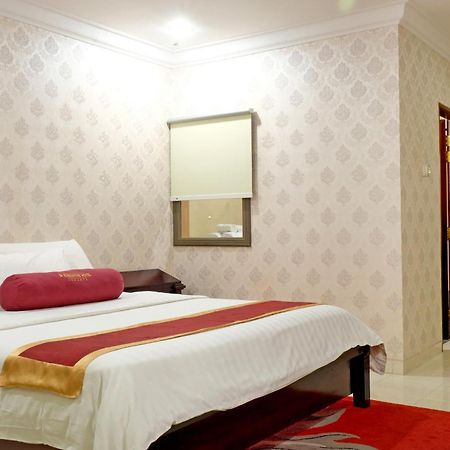 3 Putra Bi Executive Hotel Giacarta Esterno foto