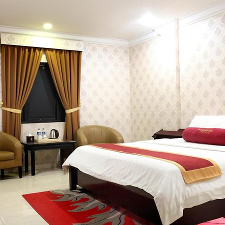 3 Putra Bi Executive Hotel Giacarta Esterno foto