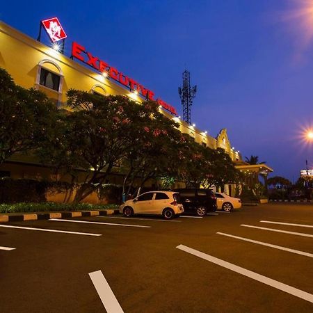 3 Putra Bi Executive Hotel Giacarta Esterno foto
