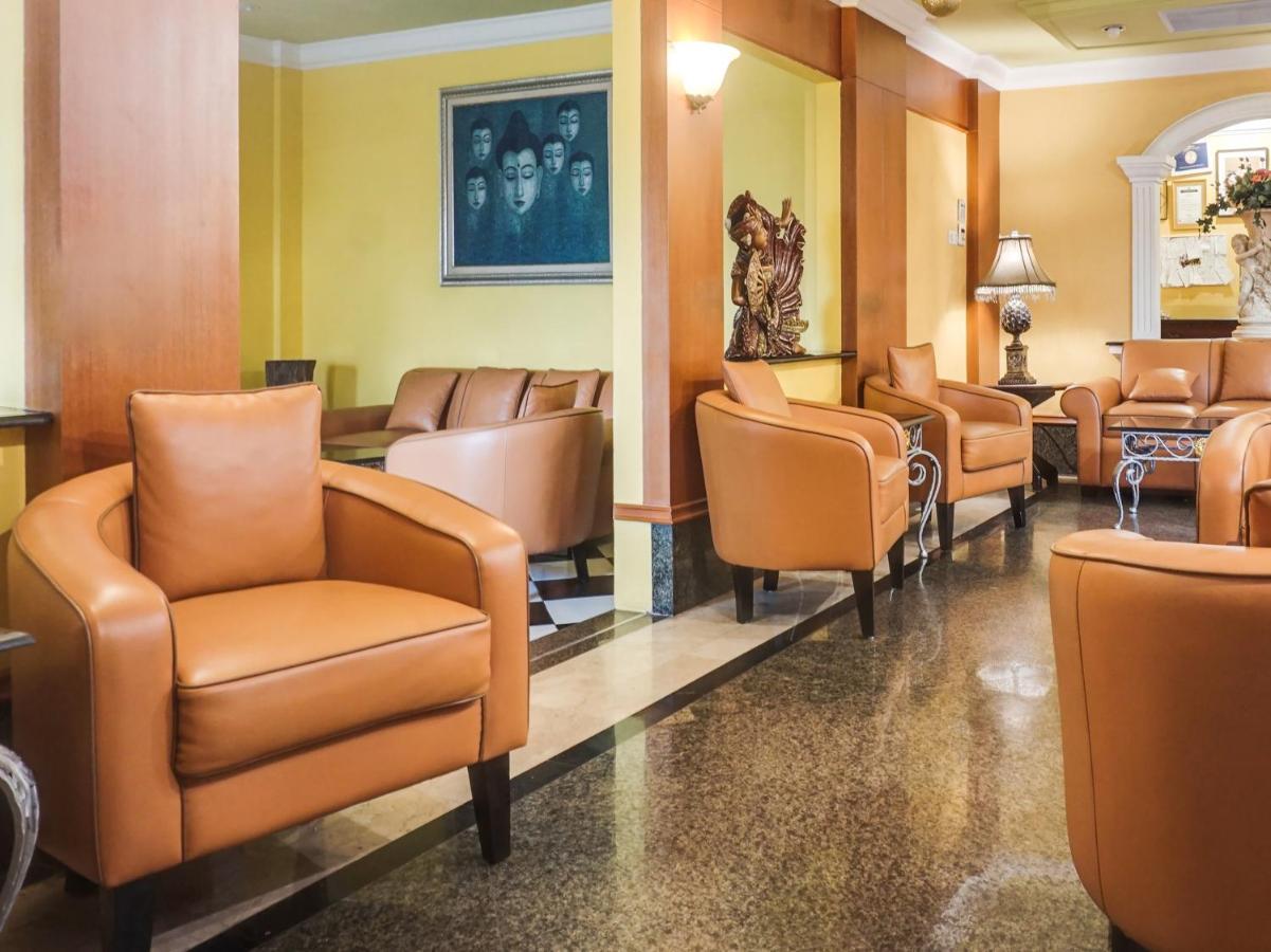 3 Putra Bi Executive Hotel Giacarta Esterno foto