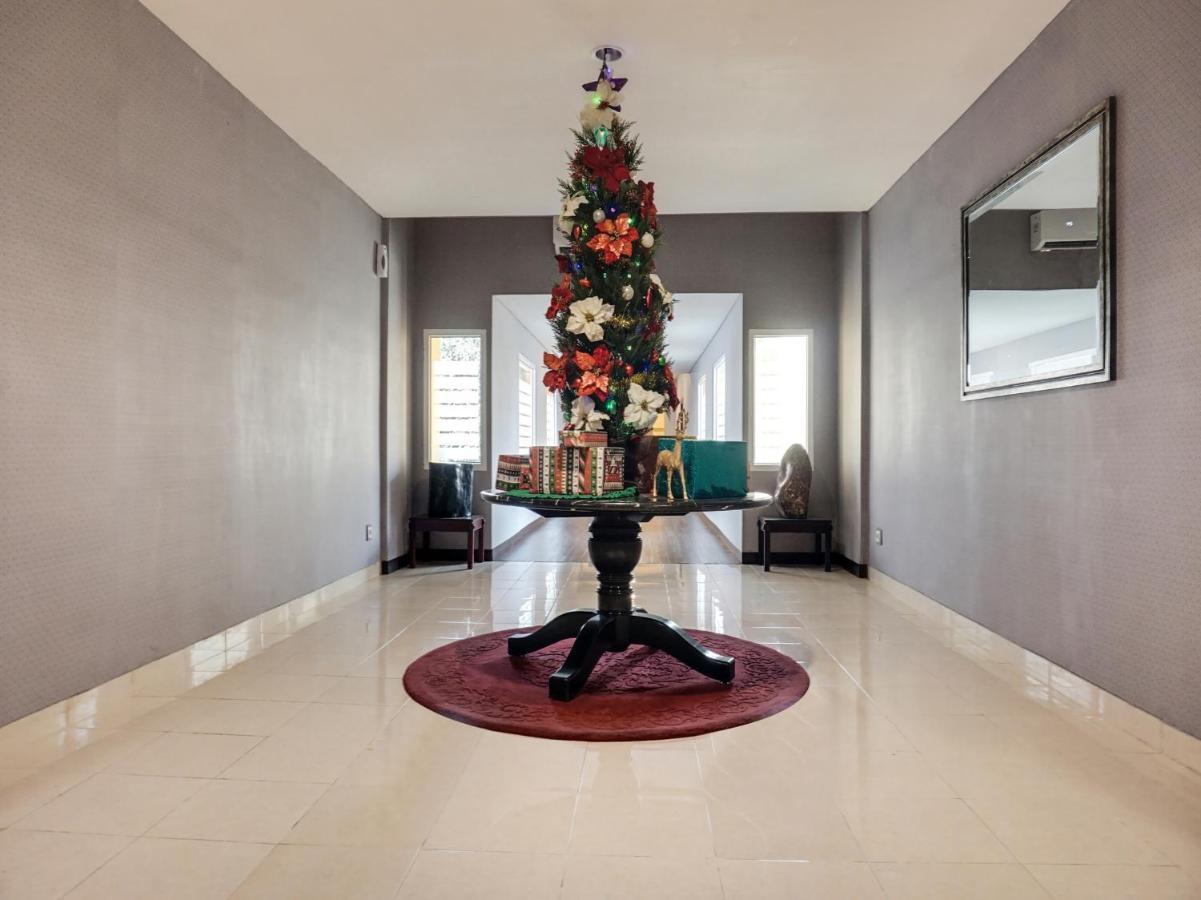 3 Putra Bi Executive Hotel Giacarta Esterno foto