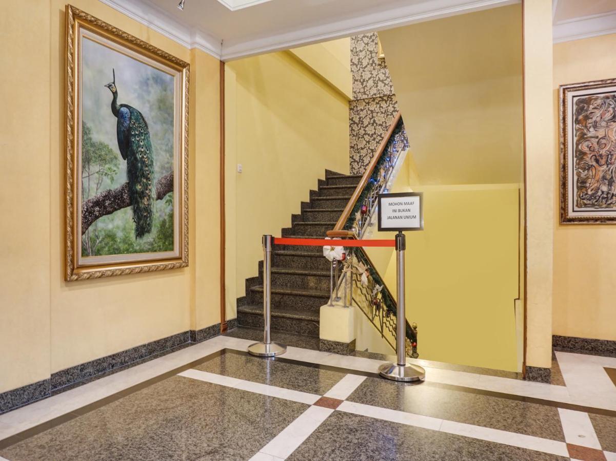 3 Putra Bi Executive Hotel Giacarta Esterno foto