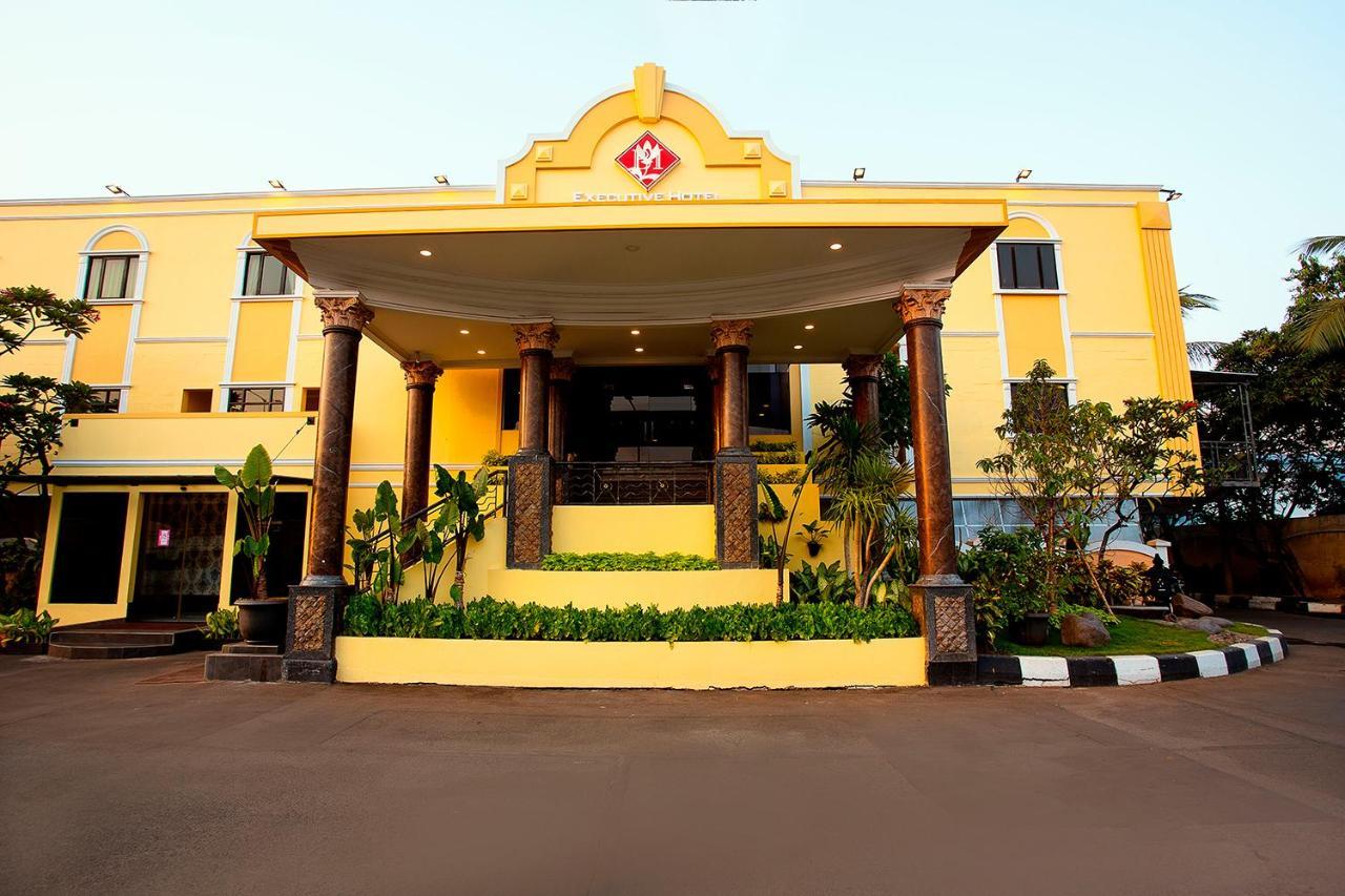 3 Putra Bi Executive Hotel Giacarta Esterno foto