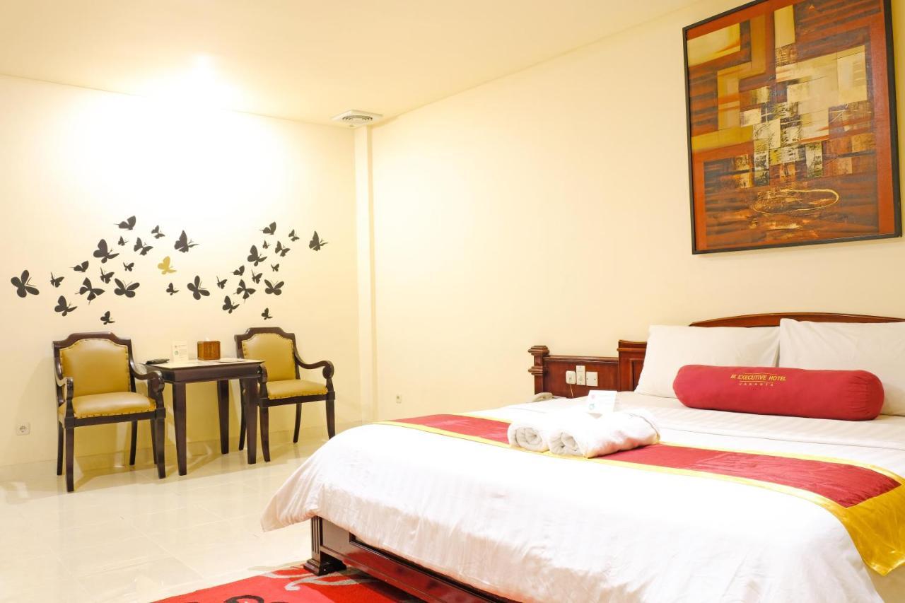 3 Putra Bi Executive Hotel Giacarta Esterno foto