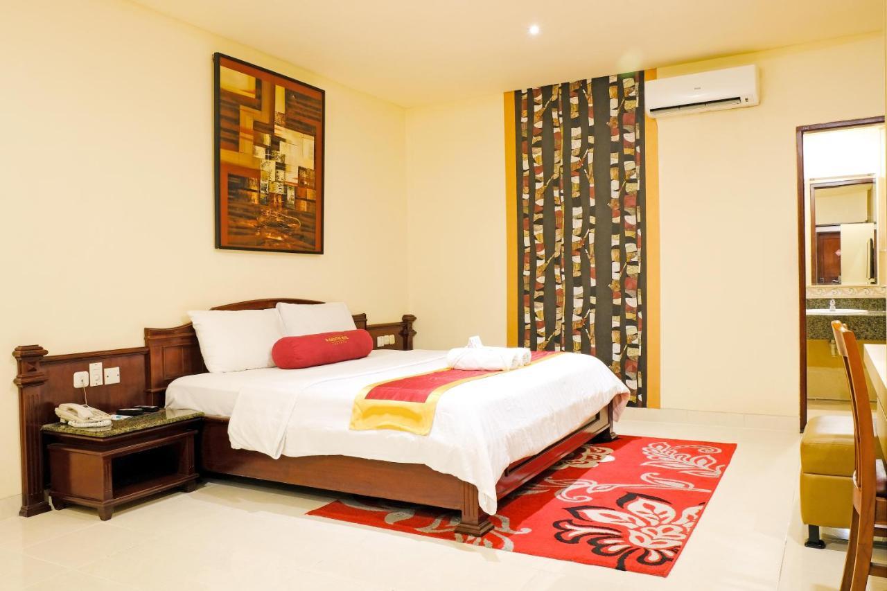 3 Putra Bi Executive Hotel Giacarta Esterno foto