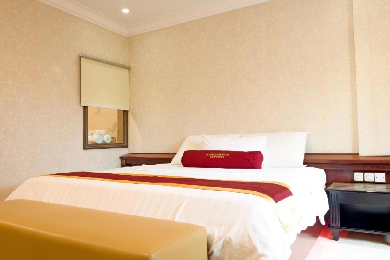 3 Putra Bi Executive Hotel Giacarta Esterno foto