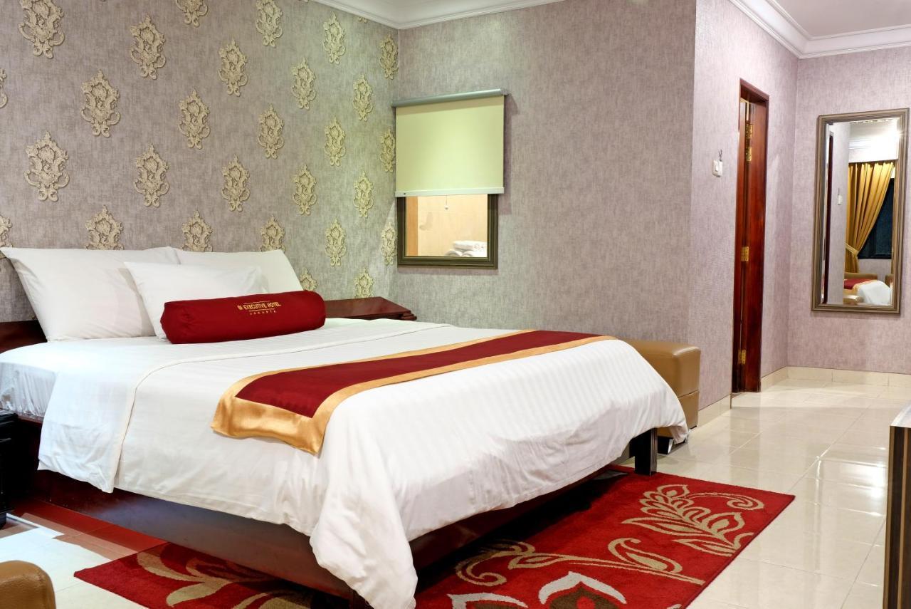 3 Putra Bi Executive Hotel Giacarta Esterno foto
