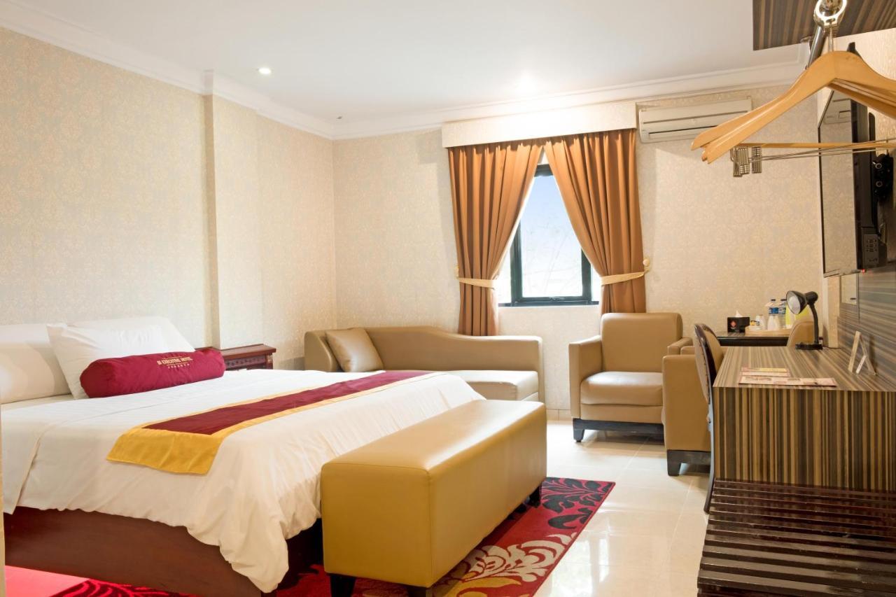 3 Putra Bi Executive Hotel Giacarta Esterno foto