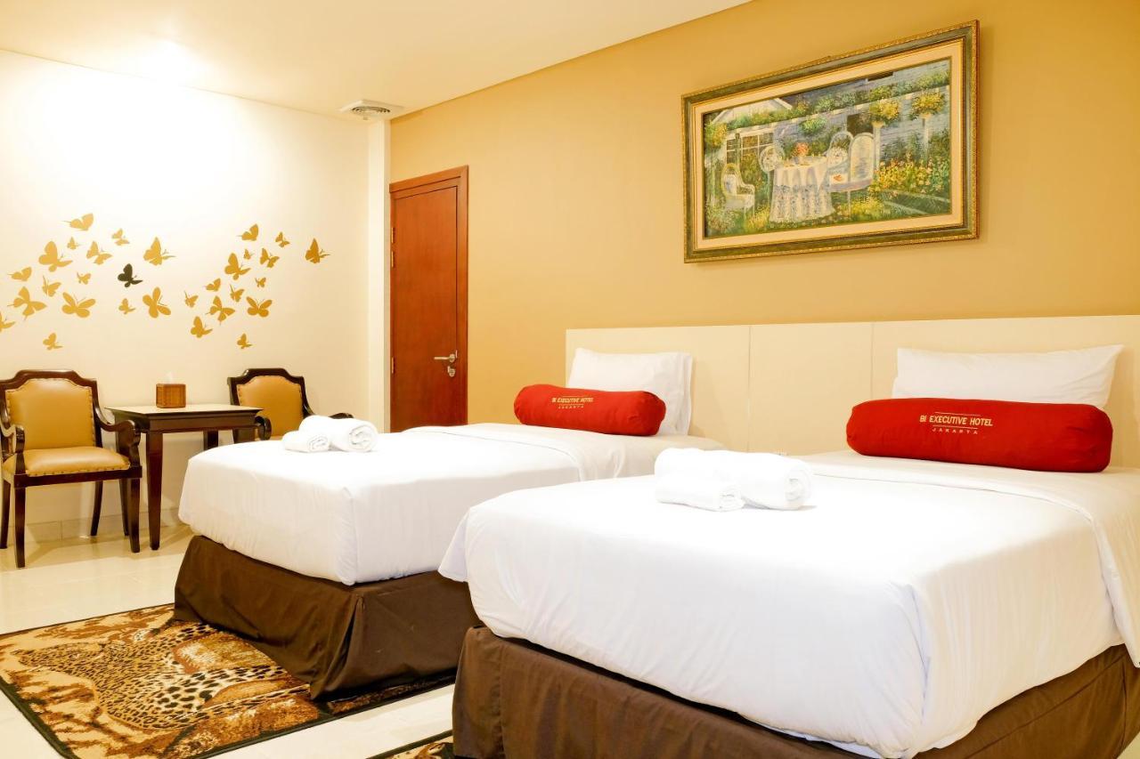 3 Putra Bi Executive Hotel Giacarta Esterno foto