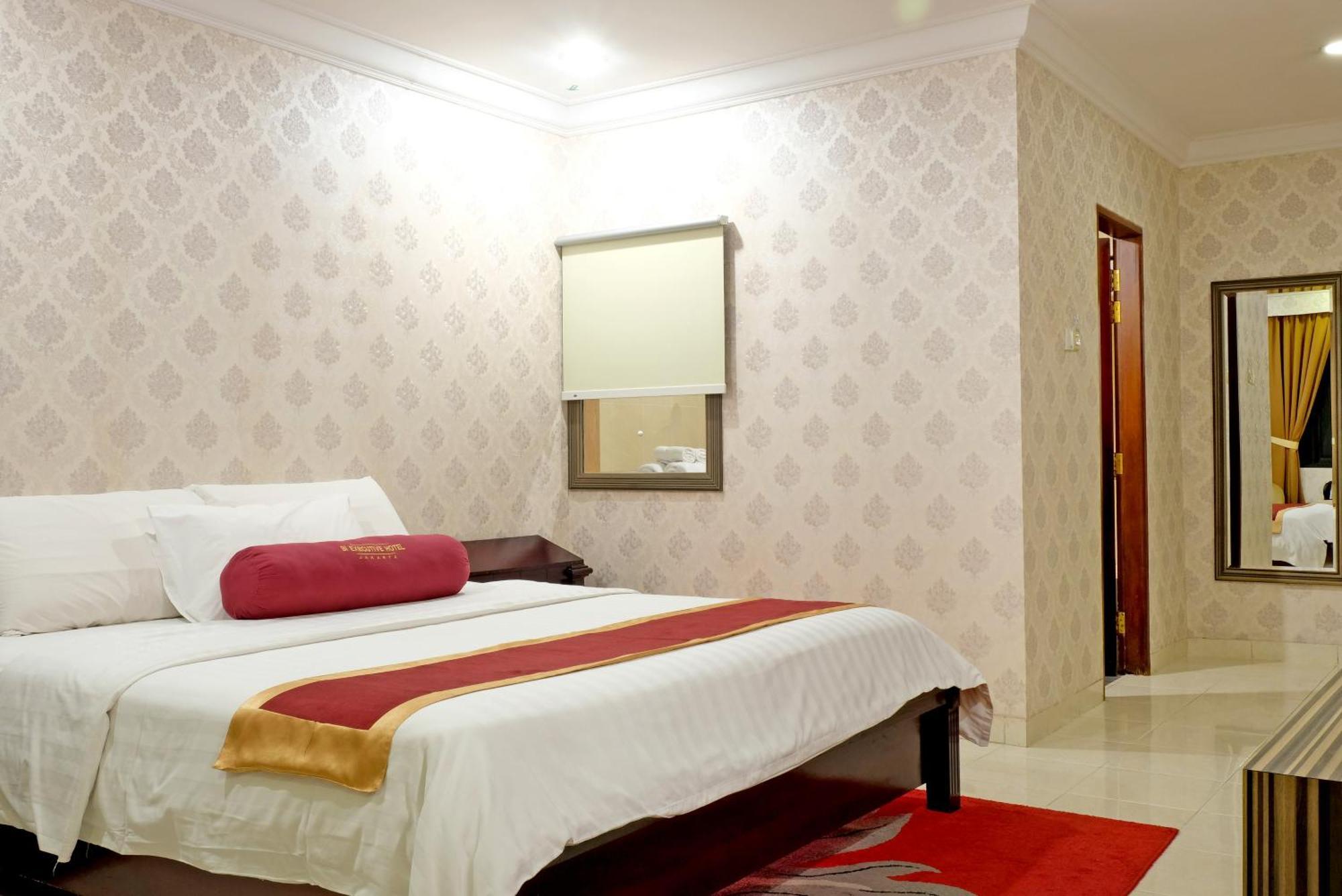 3 Putra Bi Executive Hotel Giacarta Esterno foto