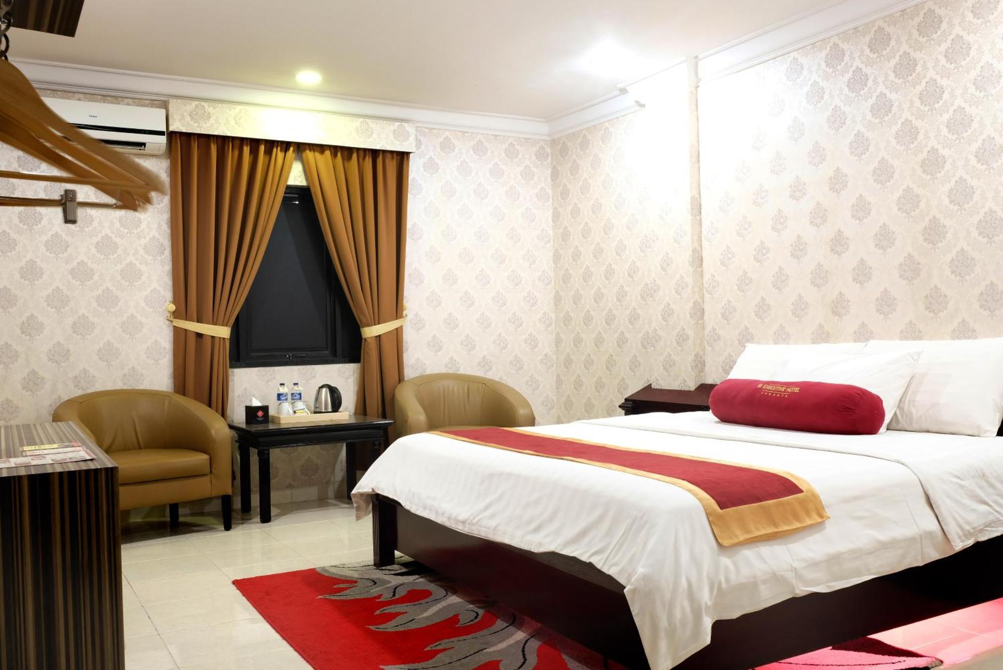 3 Putra Bi Executive Hotel Giacarta Esterno foto