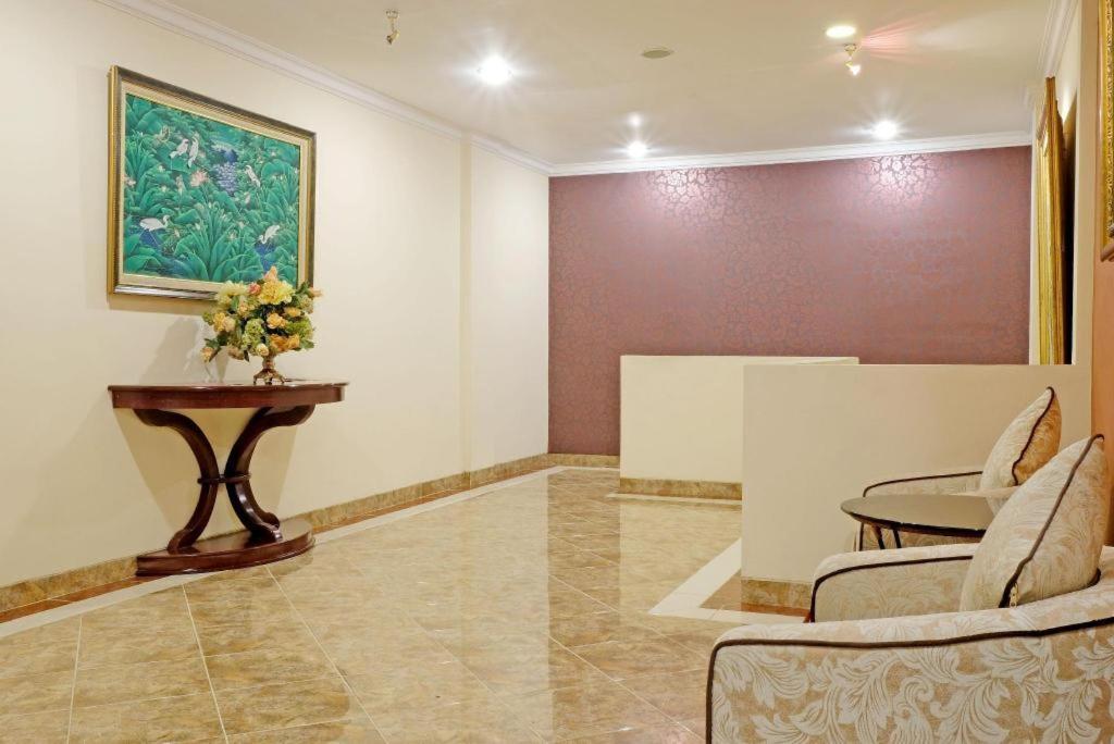 3 Putra Bi Executive Hotel Giacarta Esterno foto